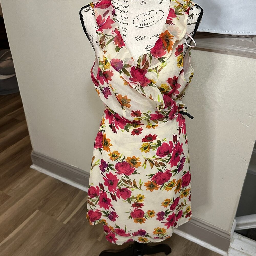 Floral wrap dress- Size Large
